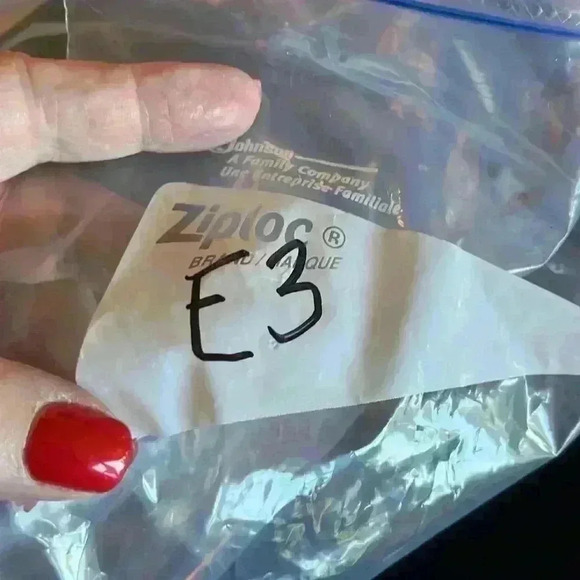 Zenana Women’s Color Block Top XL Red/Black Round Neck Pullover Curved Hem - Picture 10 of 10